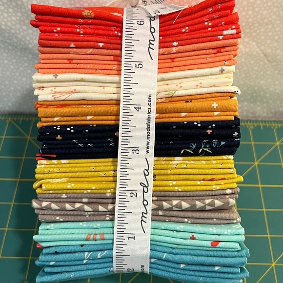 Quilting cotton - fat quarter bundle Desert Bloom by Sherri & Chelsi for Moda - Picture 3 of 4